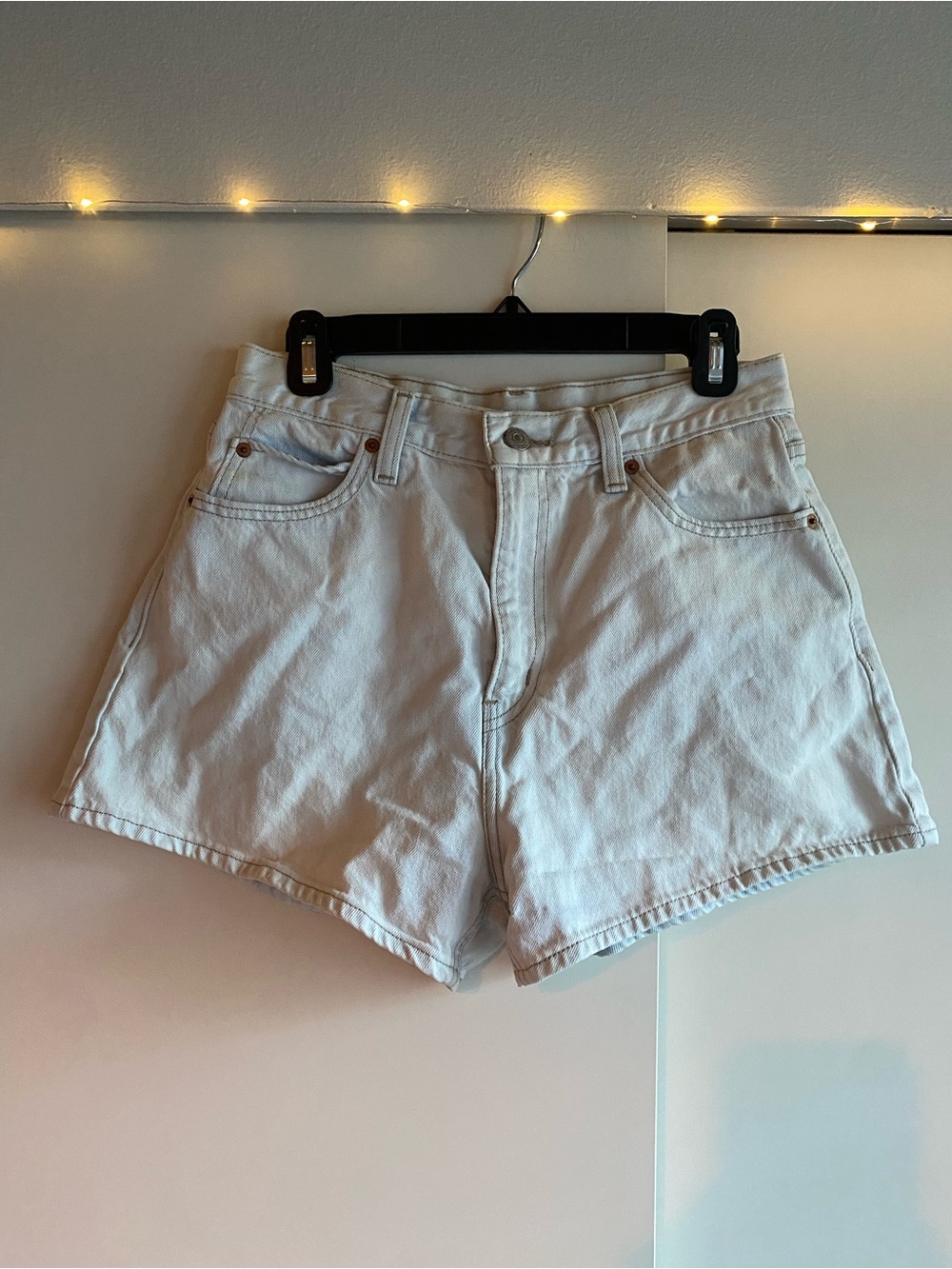 Levi’s High-Rise light wash Denim Shorts size 29 R
